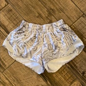 Lululemon hotty hot shorts 2.5” gray and white